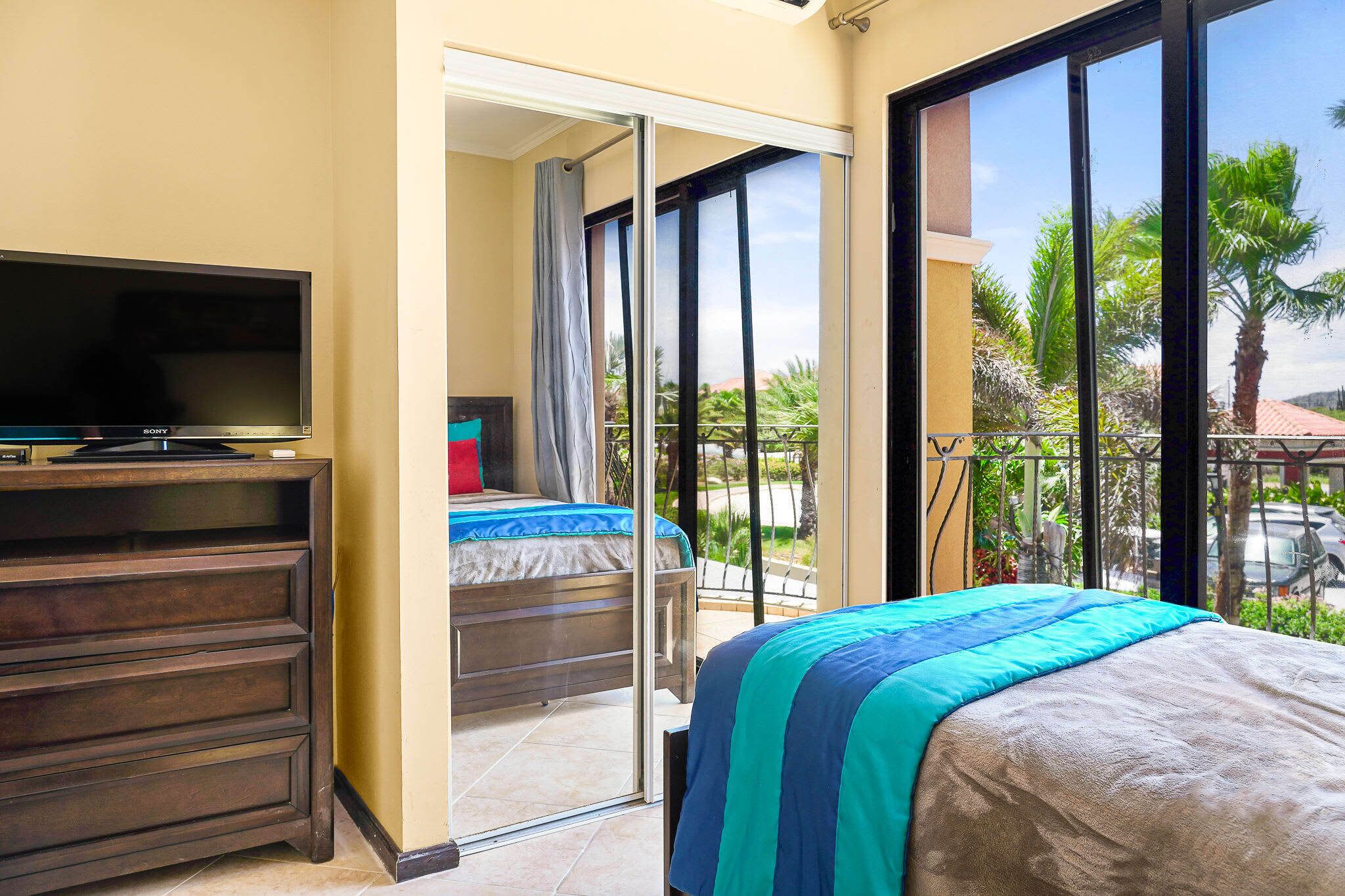 3 Schlafzimmer, Schreibtisch, Bügeleisen/Bügelbrett, Reisekinderbett