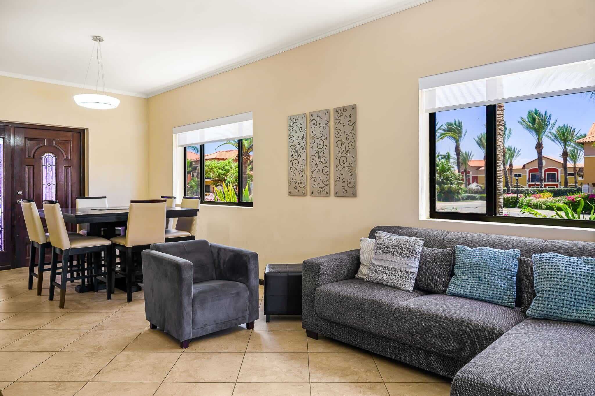 Fernseher, DVD-Player, Bücher, Stereoanlage