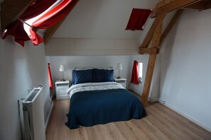 Decoración personalizada, muebles diferentes y escritorio 