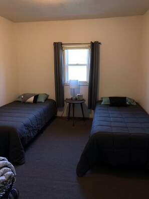 4 bedrooms, in-room safe, desk, free WiFi