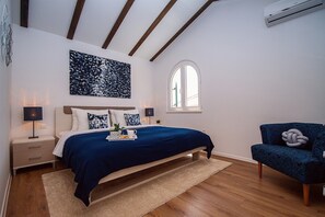 4 bedrooms, iron/ironing board, WiFi, bed sheets - Villa Stozak, private heated pool, cinema room and sauna, 7 km from beach (Tugare)