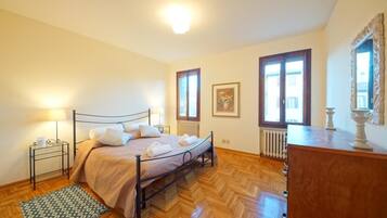 4 chambres, bureau, fer et planche Ă repasser, Wi-Fi