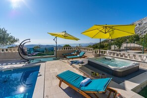 A heated pool - VILLA RUNJE- STONE BEAUTY with heated pool, jacuzzi, amazing view on Split & sea (Gornje Sitno)