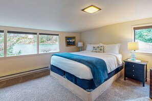 1 bedroom, iron/ironing board, Internet, bed sheets - Guesthouse w/ direct beach access & views of Olympic Mountains/Carr Inlet (Gig Harbor)