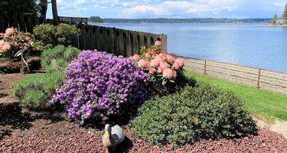 Guesthouse w/ direct beach access & views of Olympic Mountains/Carr Inlet
