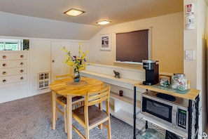 Dining - Guesthouse w/ direct beach access & views of Olympic Mountains/Carr Inlet (Gig Harbor)