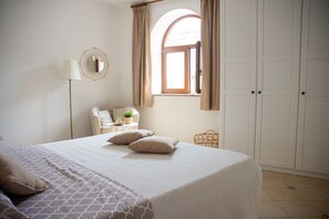 1 bedroom, iron/ironing board, travel cot, free WiFi