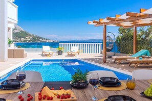 Pool - Villa Matan with a private 28m2 pool, billiards, table tennis, darts, PS5, only 250m from the sandy beaches (Omis)
