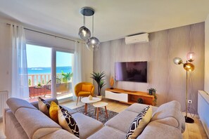 TV, video games, DVD player, ping pong - Villa Matan with a private 28m2 pool, billiards, table tennis, darts, PS5, only 250m from the sandy beaches (Omis)