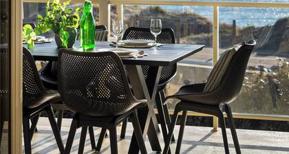 Beachfront: Balcony Ocean Views, Enclosed Grassed Area: Perfect for Families/Pets