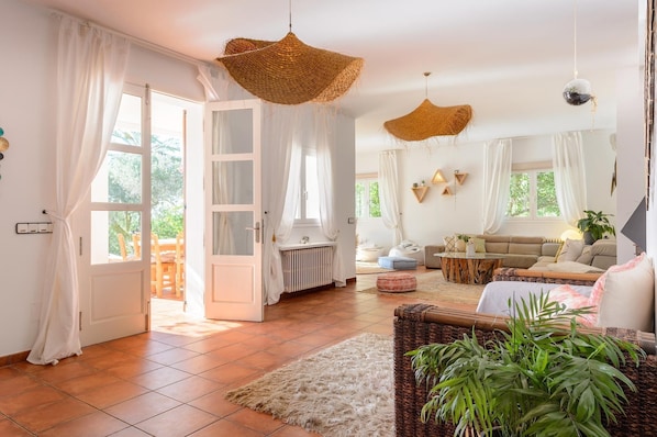 TV, fireplace, table tennis, books - The White Lotus Ibiza (Can Joncaret) (Santa Gertrudis de Fruitera)