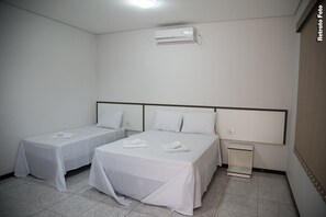 Triple Room | Minibar, soundproofing, free WiFi, bed sheets