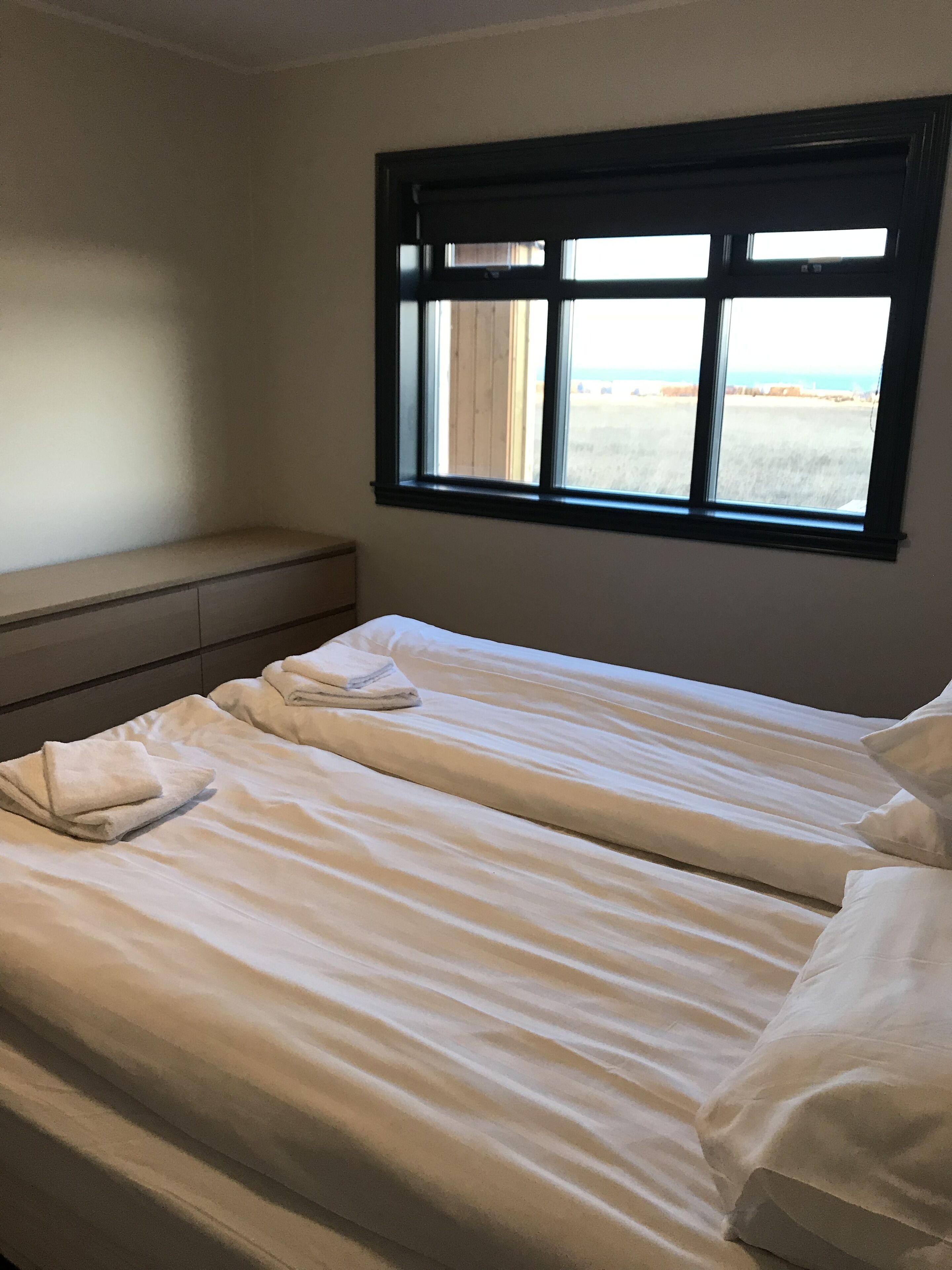 6 bedrooms, soundproofing, free cots/infant beds, free WiFi