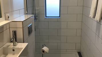 Cottage, 6 Bedrooms | Bathroom