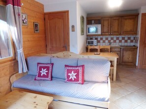 2 bedrooms, WiFi - Charming 3* apartment in Allues, 3 rooms, parking, pets allowed (Méribel)