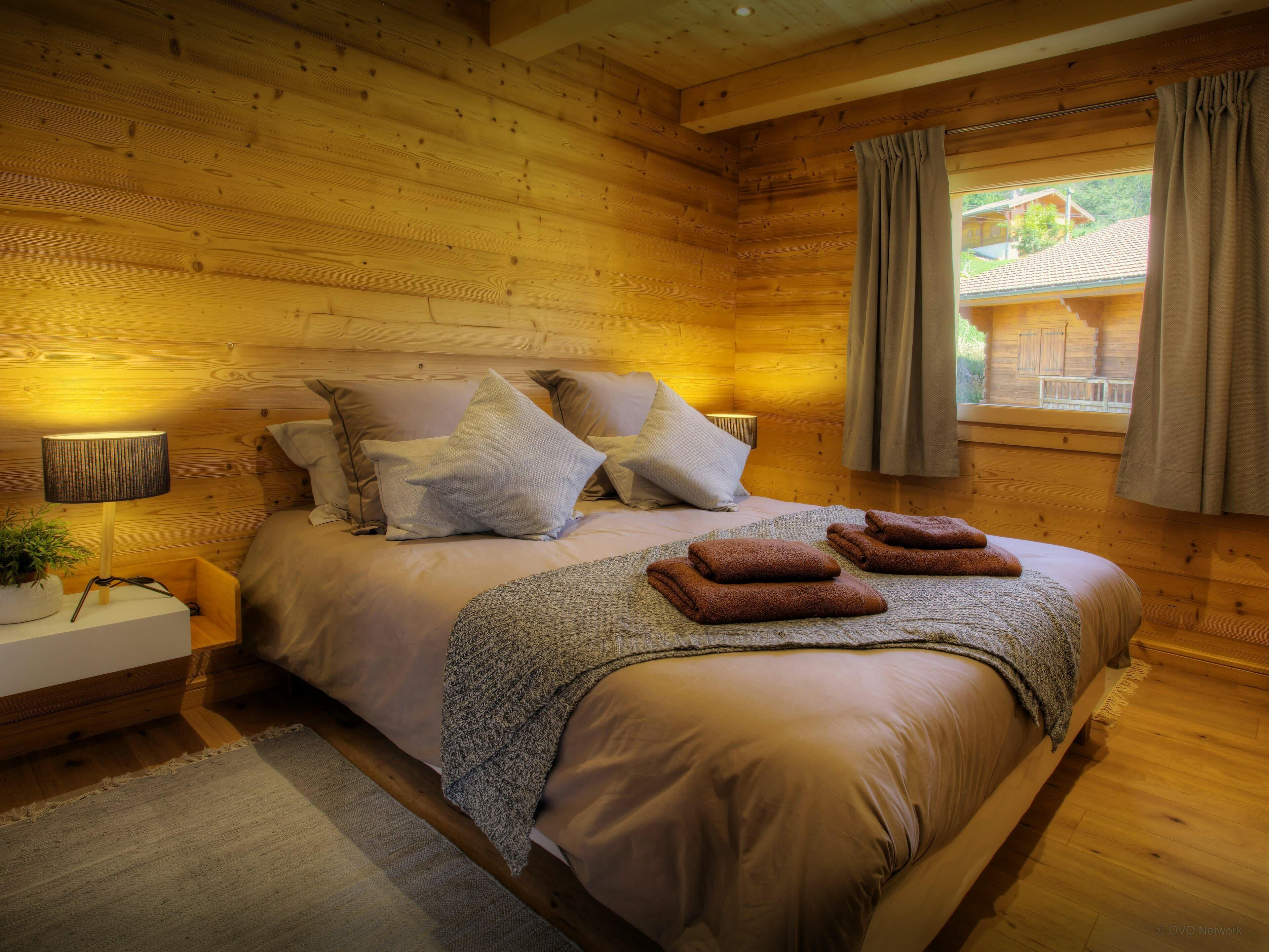 5 chambres, fer et planche à repasser, Wi-Fi, draps fournis