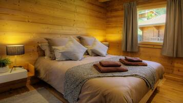 5 habitaciones, tabla de planchar con plancha, wifi y ropa de cama