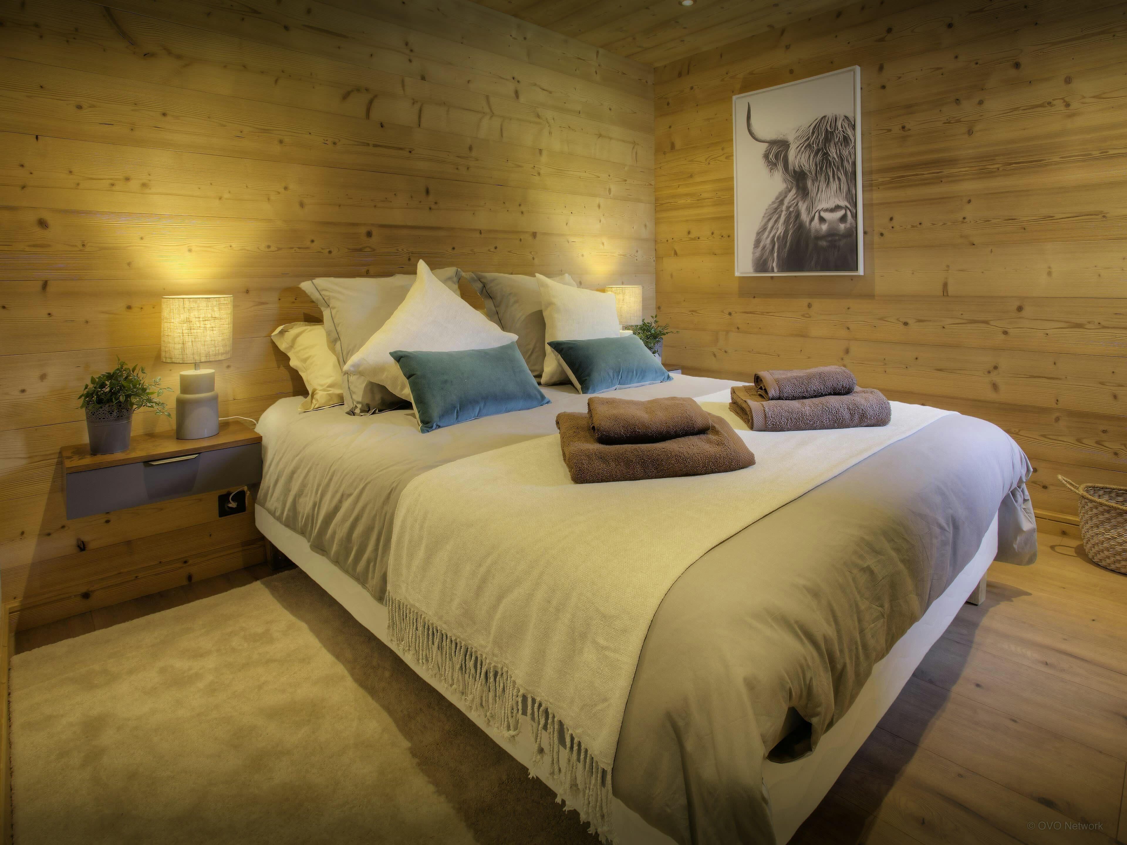 5 chambres, fer et planche à repasser, Wi-Fi, draps fournis