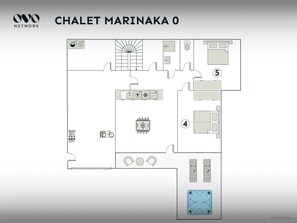 Plano de distribución de un hotel llamado Chalet Marinaka 0, que incluye un comedor, una cocina, un baño y una zona de piscina.