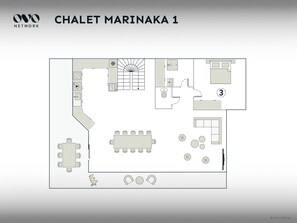 Plano de planta de un chalet llamado 'Marinaka 1' con cocina, comedor y un pequeño salón.