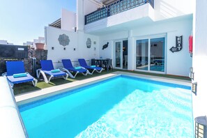 Unclassified image, 3 of 31, button