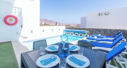 3 Schlafzimmer Villa, 2 Badezimmer, Meerblick, Los Colorados, Playa Blanca, WIFI