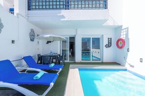 Unclassified image, 5 of 31, button