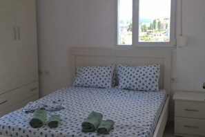 2 slaapkamers, een strijkplank/strijkijzer, gratis wifi, beddengoed