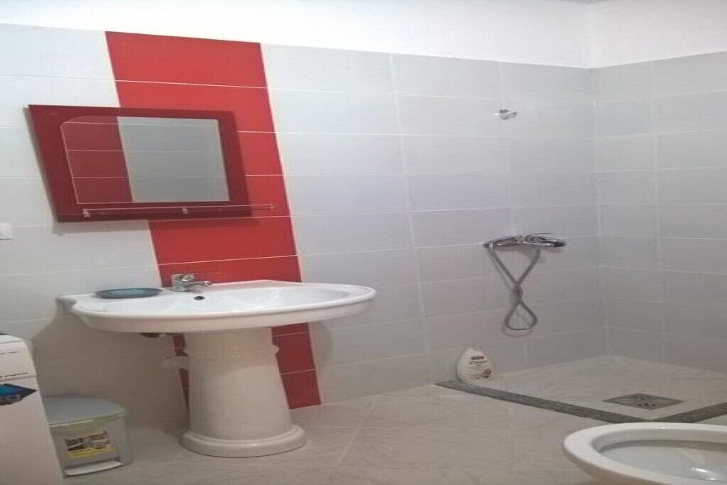 Dusche, Haartrockner, Bidet, Handtücher