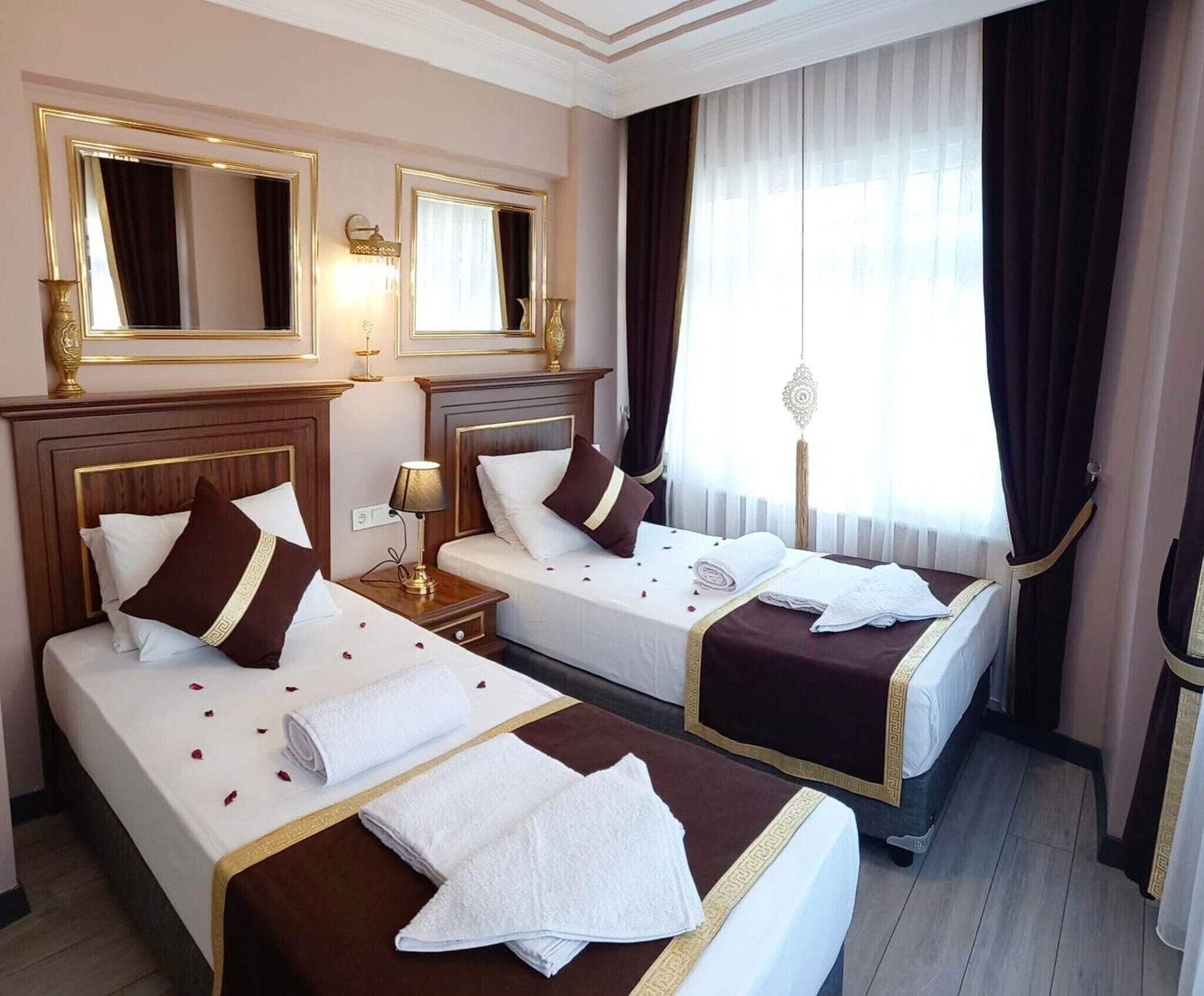 Bộ đồ giường cao cấp, nệm cao su hoạt tính (memory foam) 