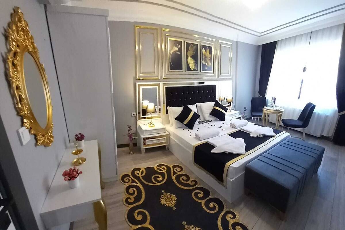 Junior Suite, 1 Bedroom, Refrigerator & Microwave, City View | Premium bedding, memory foam beds, blackout drapes, soundproofing