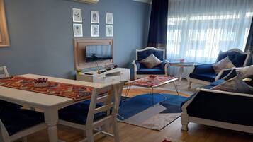 32-Zoll-LCD-Fernseher mit Satellitenempfang, Fernseher