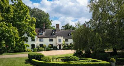 5 Star Tudor Manor House