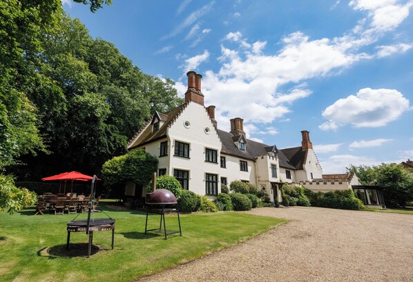 المنشأة من الخارج