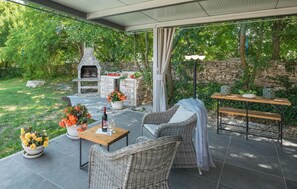 Outdoor dining - 2 bedroom amazing home in Bale (Bale)