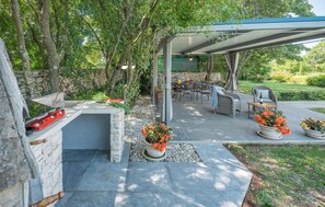 Outdoor dining - 2 bedroom amazing home in Bale (Bale)