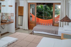 Minibar, caja de seguridad en la habitación, wifi gratis y ropa de cama 