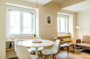 Dining - A charming mezzanine apartment in the heart of Lisbon historic center.  ;)) (Lisboa)
