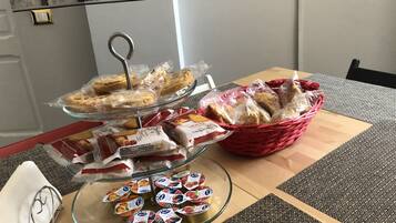 Inbegriffenes Frühstück zur Selbstbedienung