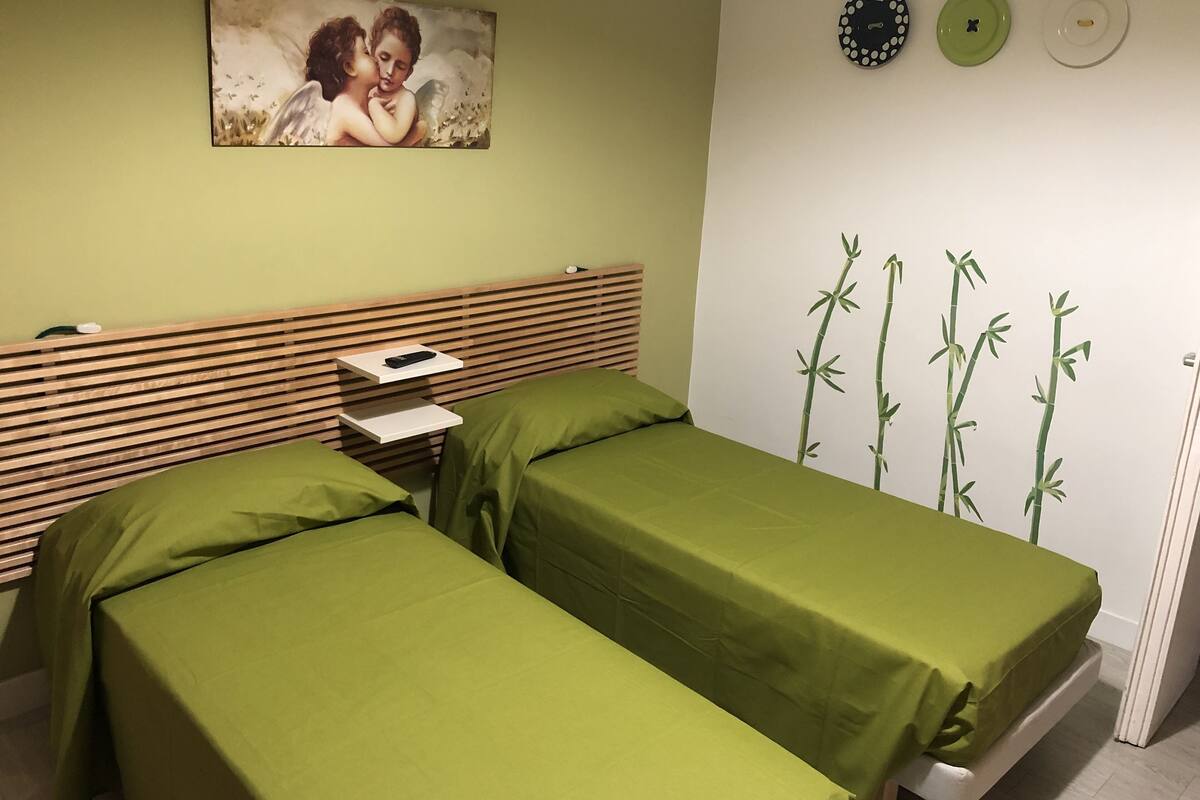 Double or Twin Room, Ensuite | Individually furnished, desk, free WiFi, bed sheets