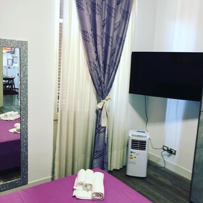Deluxe Double Room, Ensuite | Individually furnished, desk, free WiFi, bed sheets - B&B da Ponticello (Rome)