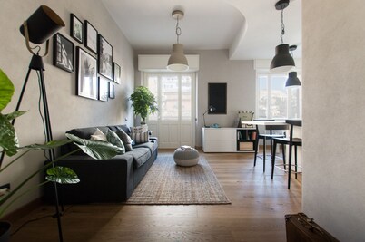 Apartamento completamente nuevo en el centro de Cagliari, tres habitaciones con baño privado.