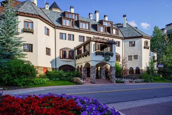 Exterior - Availability 11/30/19 to 12/7/19 (Beaver Creek)