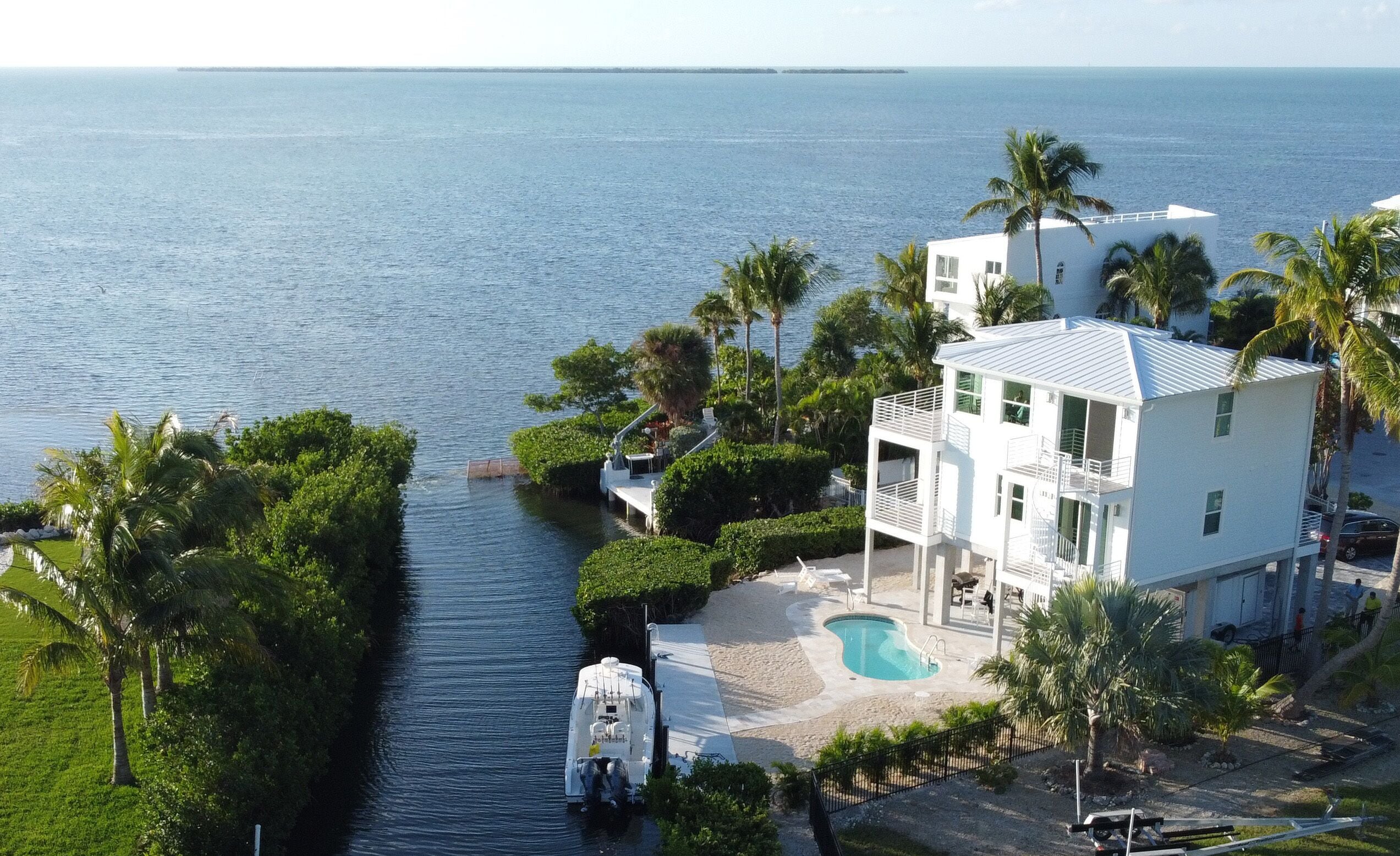 Oceanfront Views, Private Pool, Dock, Kayaks, and Bicycles