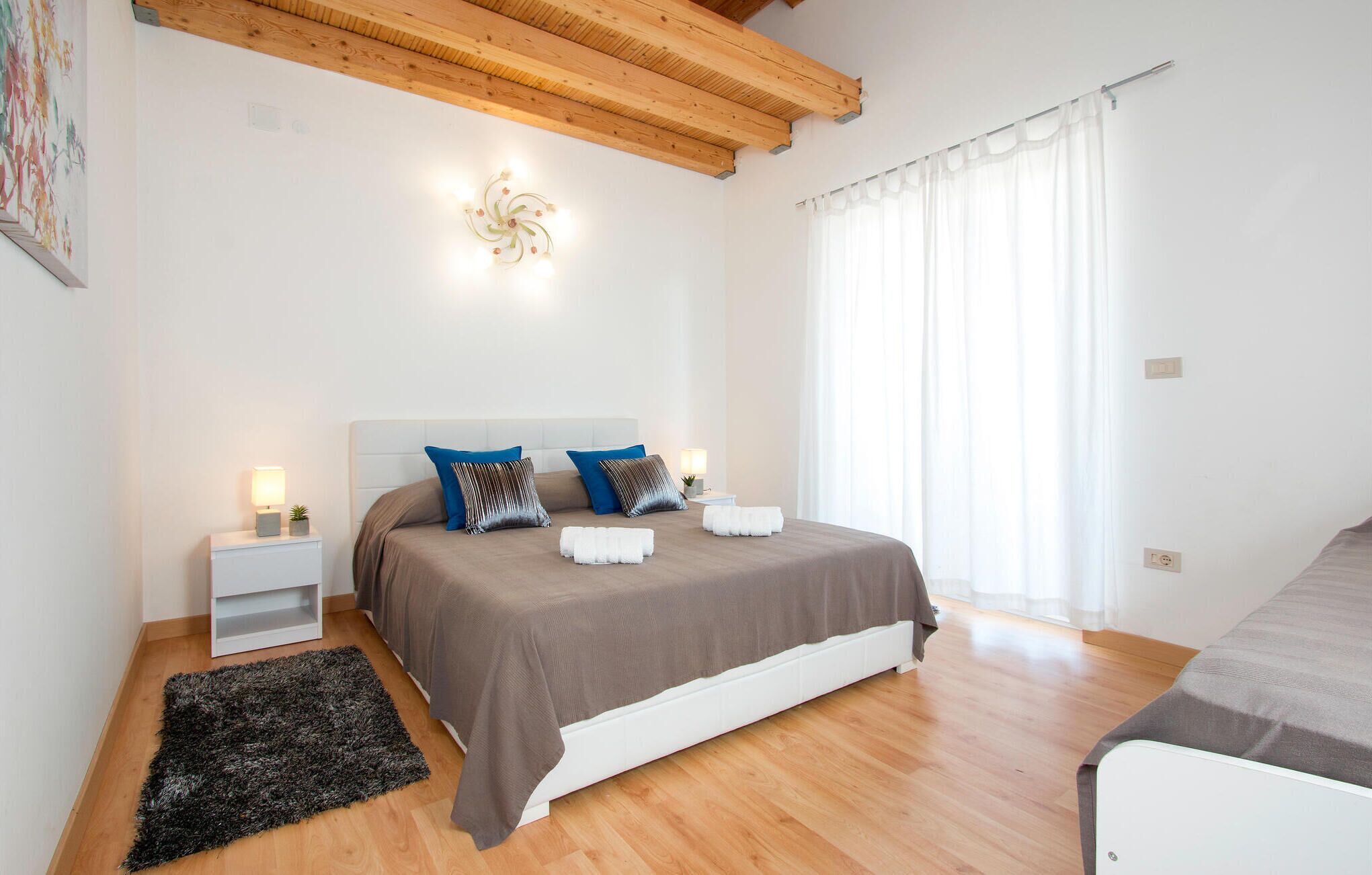 2 habitaciones, cuna de viaje, wifi gratis y ropa de cama 