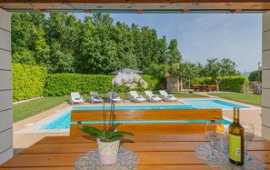 Outdoor dining - Cozy home in Vinjani Donji (Vinjani Donji)