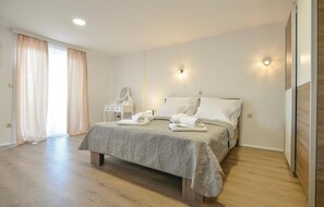 4 bedrooms, free WiFi, bed sheets - Cozy home in Vinjani Donji (Vinjani Donji)