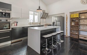 Réfrigérateur, plaque de cuisson, lave-vaisselle, cafetiÚre/bouilloire