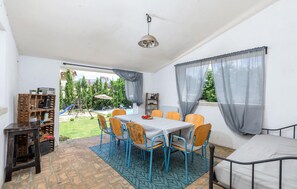 Outdoor dining - Lovely home in Vodnjan (Vodnjan)