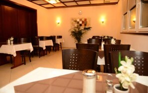 Dagelijks ontbijtbuffet (EUR 13 per persoon)